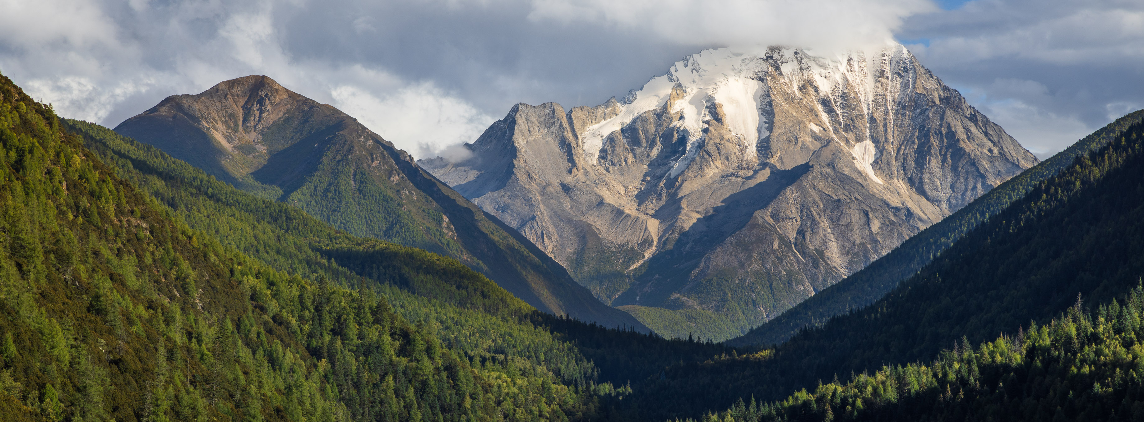 View from the Yala Snow Mountain Viewpoint<br>2023-09-18